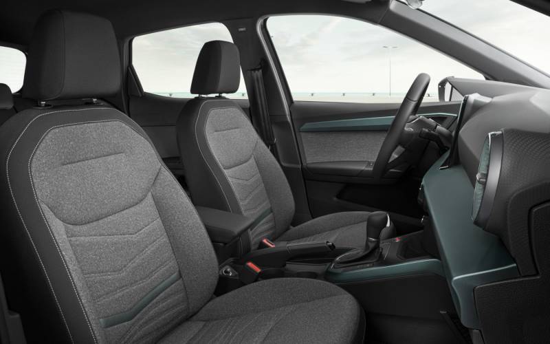 Comparison Kia Sportage 2022 vs Seat Arona Xperience 2021 SUV Drive